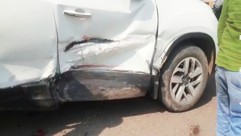 Breaking : Two luxury vehicles collided on new overbridge in Banda
