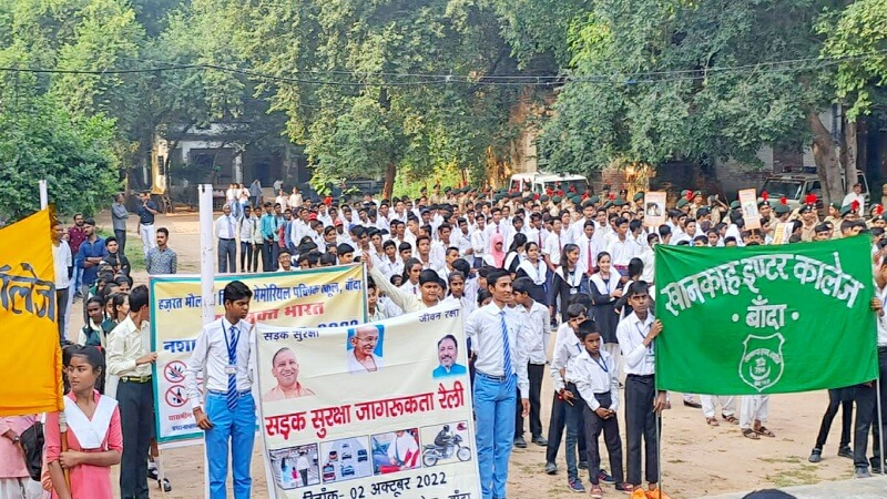 October 2 : Road safety awareness rally of RTO department in Banda, student Pratibha first