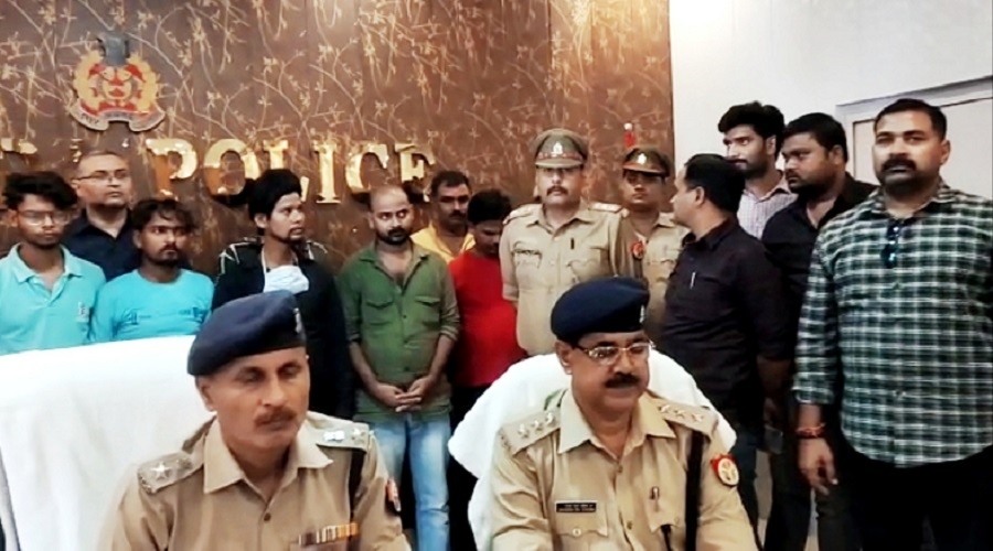 Banda Police caught gambling worth lakhs in the city, read! Who is arrested - who is absconding