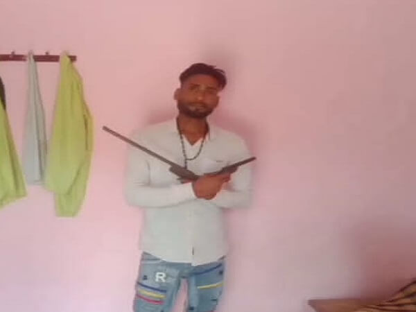 Two arrested including vicious Ajju Khatik alias Arjun in Banda, guns recovered