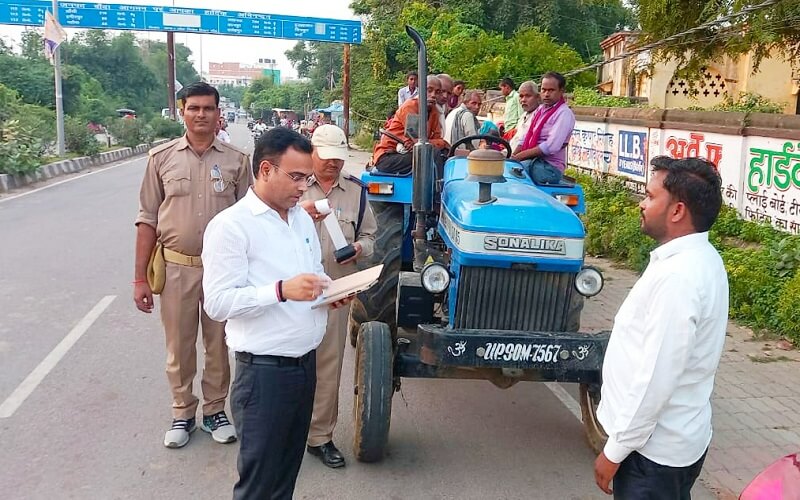 The effect of Chief Minister's order was shown in Banda, ARTO's action on tractors carrying passengers