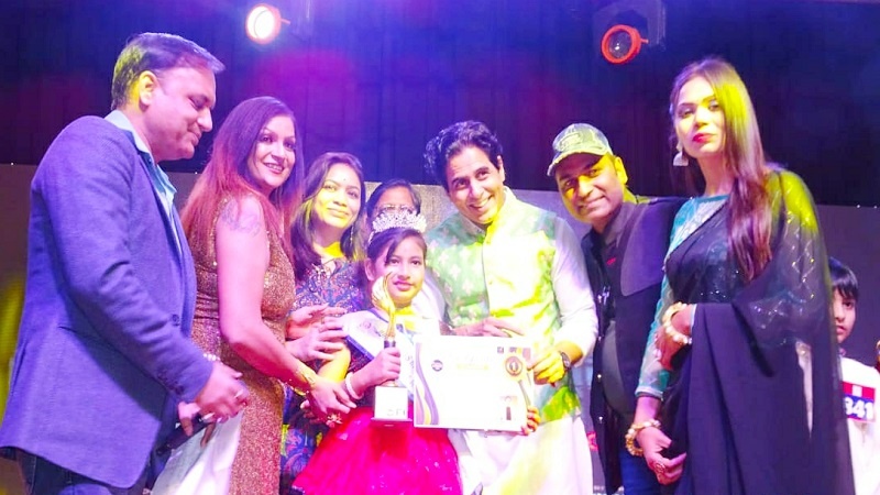 Banda's little daughter Sakshi Sahu won title of Junior Miss India Queen in Jhansi