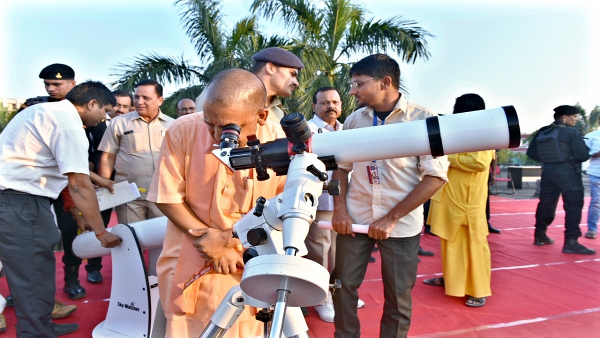 Surya Grahan 2022 : Rare coincidence of solar eclipse, see beautiful photos of last solar eclipse of 2022