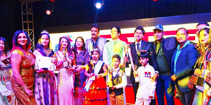 Banda's little daughter Sakshi Sahu won title of Junior Miss India Queen in Jhansi