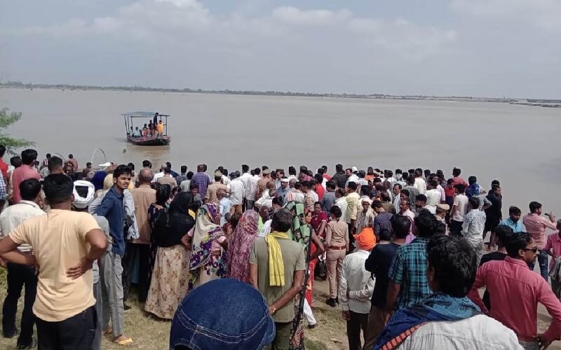 Kanpur : 6 people drowned in Ganga, youth's body found, search for 5, relatives of Union Minister