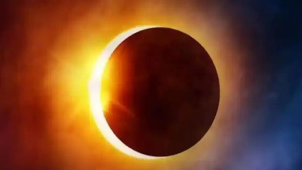 Surya Grahan 2022 : Solar eclipse in UP from 4:36 pm today