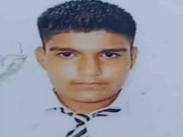 Traumatic death of student going to school after being cut by train, uproar among family members