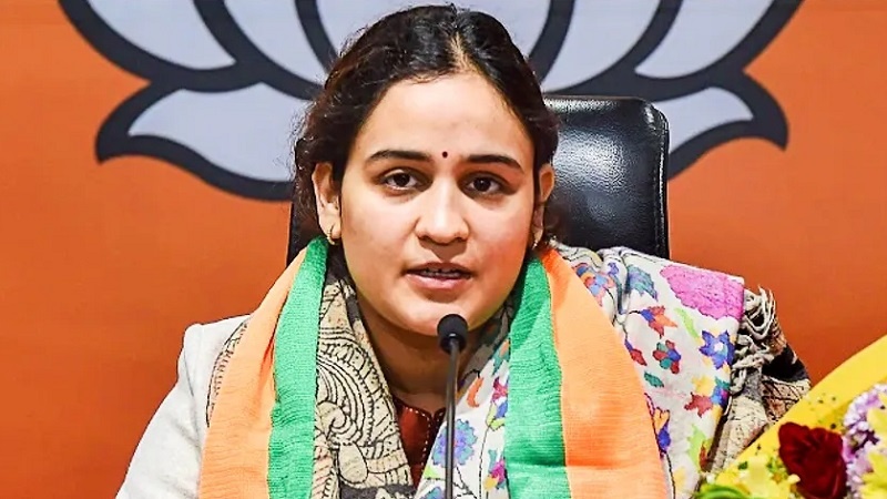 Special news, is BJP distancing itself from Aparna ?