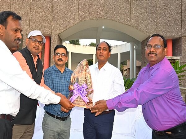 Banda News : Emotional farewell to DM Anurag Patel