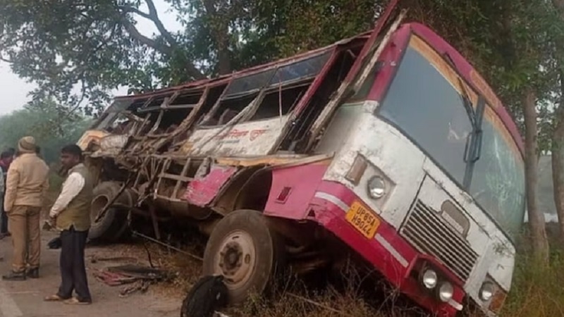 Major road accident in UP's Bahraich, 6 people died on spot, 15 injured