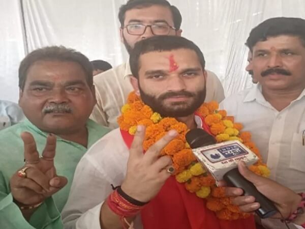 UP : BJP waved victory in by-election in Gola assembly seat