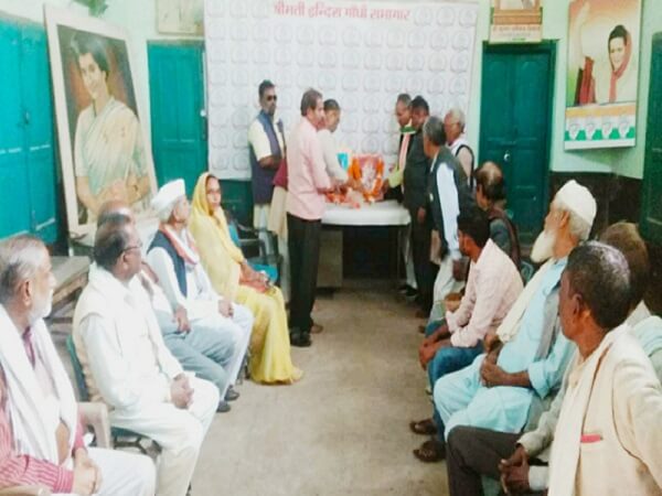 Congressmen celebrated birth anniversaries of Laxmibai and Indira Gandhi in Banda