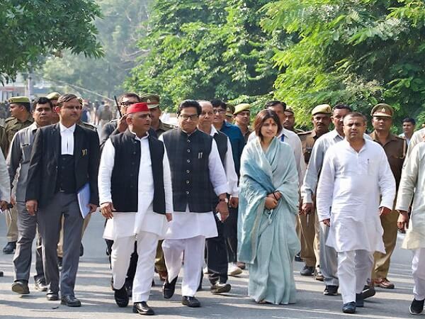 Mainpuri by-election : Dimple Yadav filed nomination, Akhilesh Yadav remained with