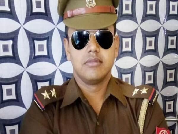 UP Azamgarh police constable shot himself with service revolver in Delhi