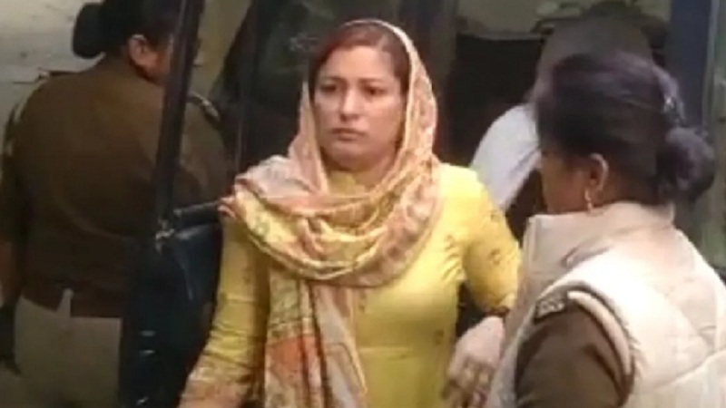 in kanpur SP MLA Irfan solanki  sister Uzma interrogated overnight, police released her in morning, but no clean chit