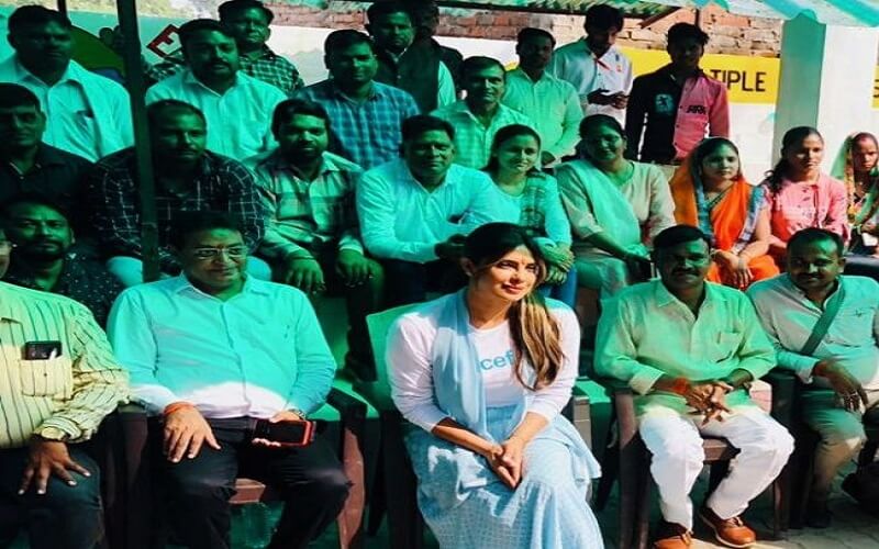 Actress Priyanka Chopra, Anganwadi children and women met in Lucknow