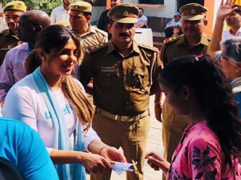 Actress Priyanka Chopra, Anganwadi children and women met in Lucknow