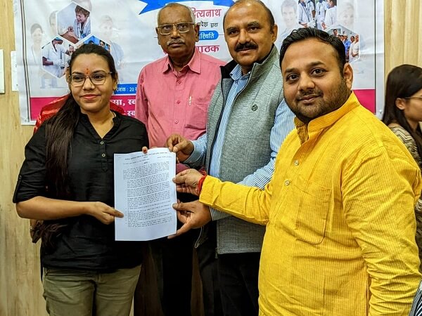 Faces blossomed : 9 girls of Banda got staff nurse appointment letter