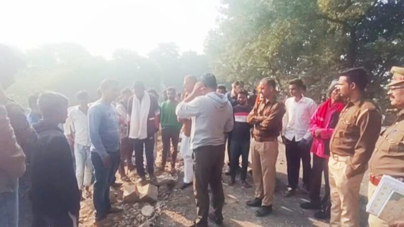 Five passengers injured due to overturning of roadways bus in Banda, major accident averted