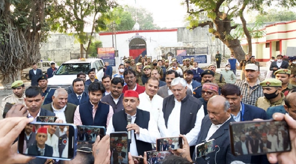Akhilesh Yadav said, BJP's occupation of government agencies, also met former MLA lodged in Jhansi jail