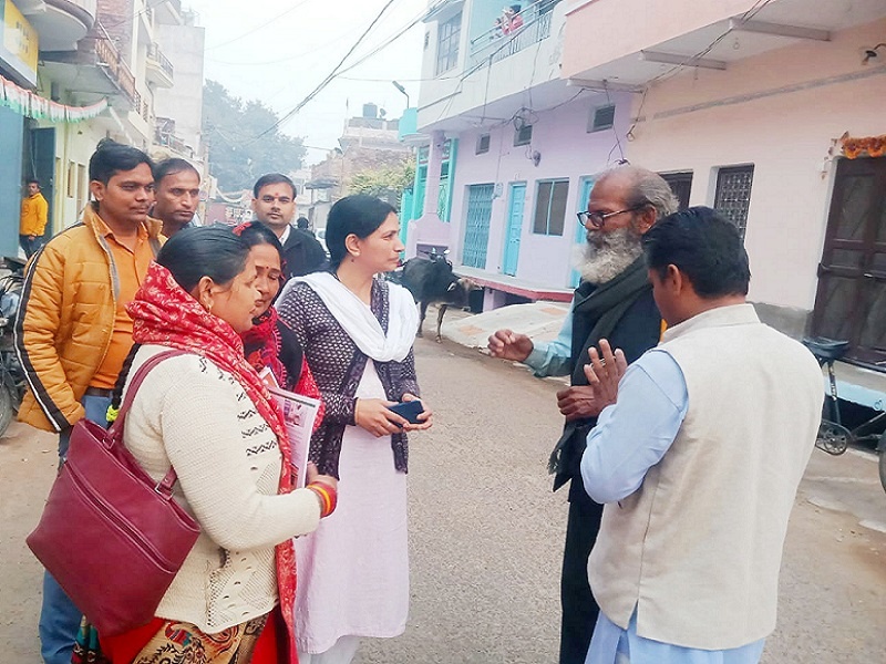 Banda : BJP leader Ragini Shivhare met people