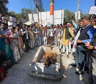 Banda : BJP burnt effigy of Pakistani Foreign Minister Bilawal