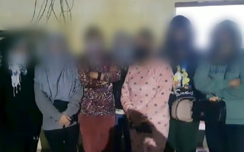 UP Raid on Spa : Foreign girls were invited for New Year, used to send photos on WhatsApp, 7 girls and 4 youths arrested