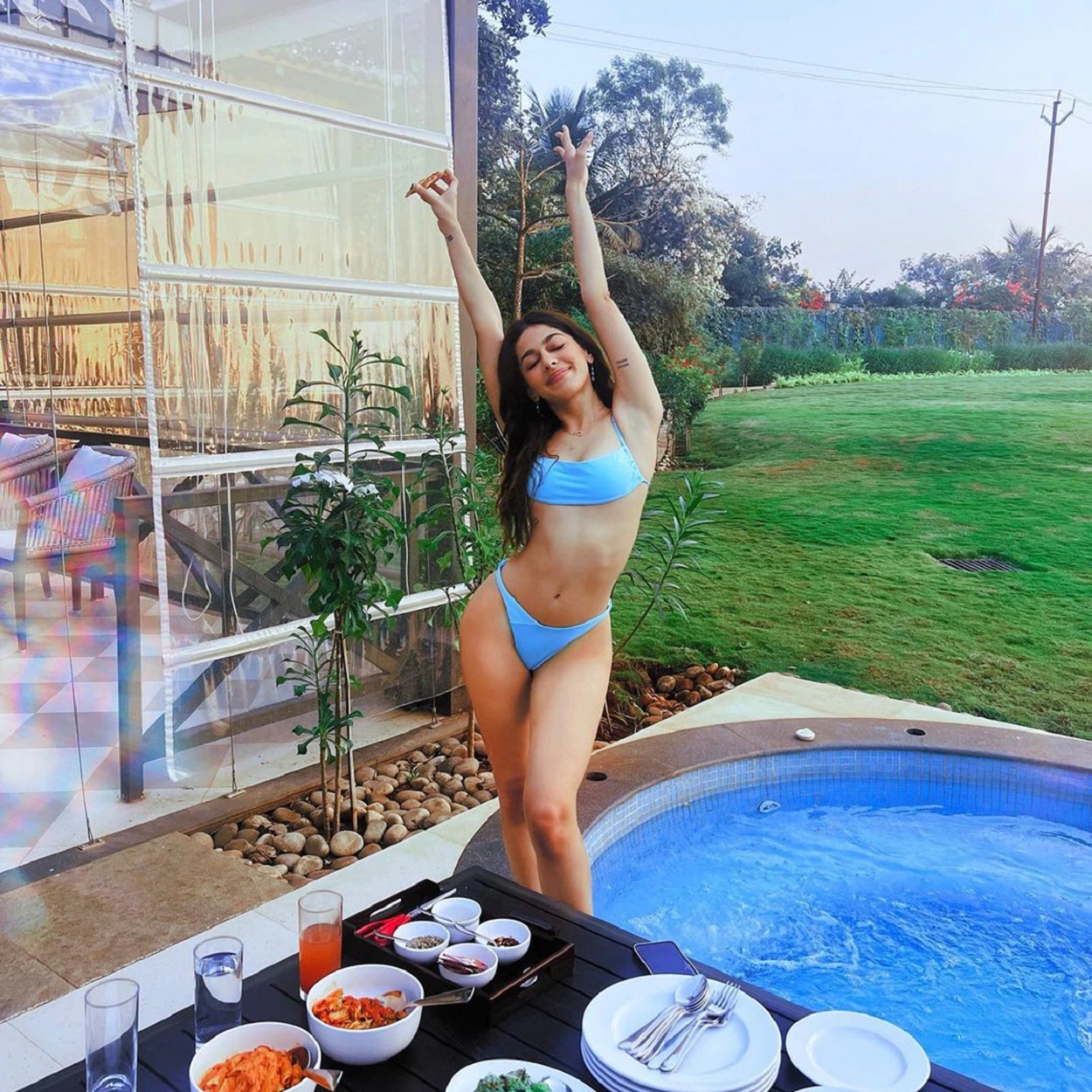 Actress Alaya Furniturewala Pizza party in bikini, big pain is hidden in chilling photos
