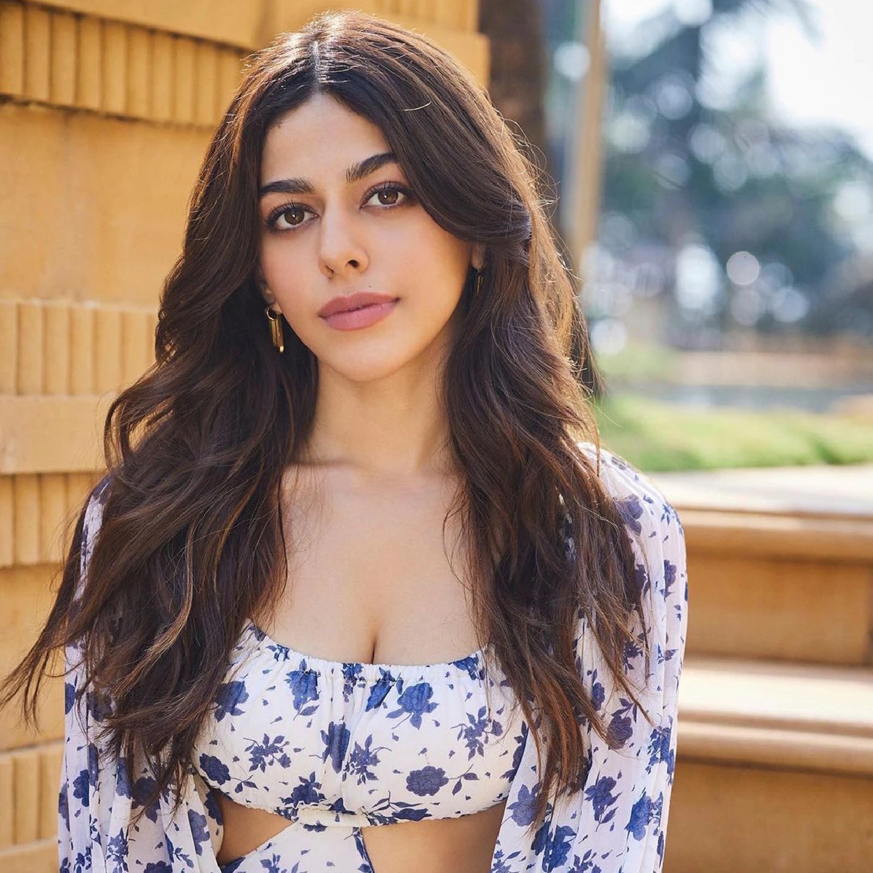 Actress Alaya Furniturewala Pizza party in bikini, big pain is hidden in chilling photos