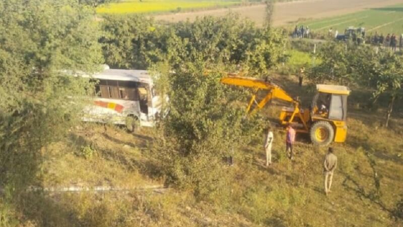 UP News : Big accident in Firozabad, UP, 6 people died in bus
