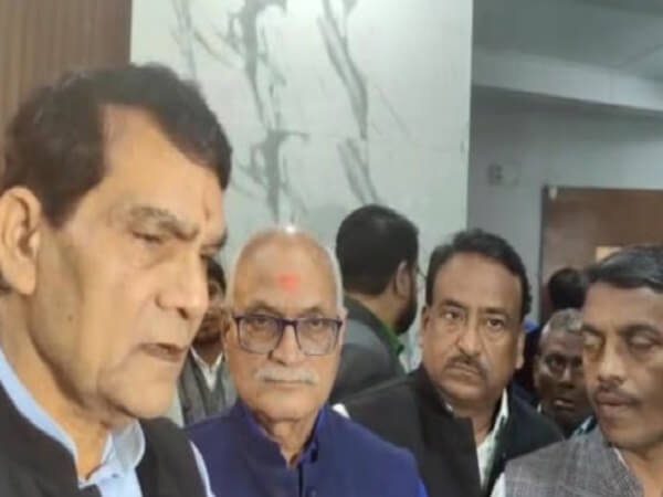 Lucknow : Electricity workers' strike ends, decision taken after meeting Energy Minister