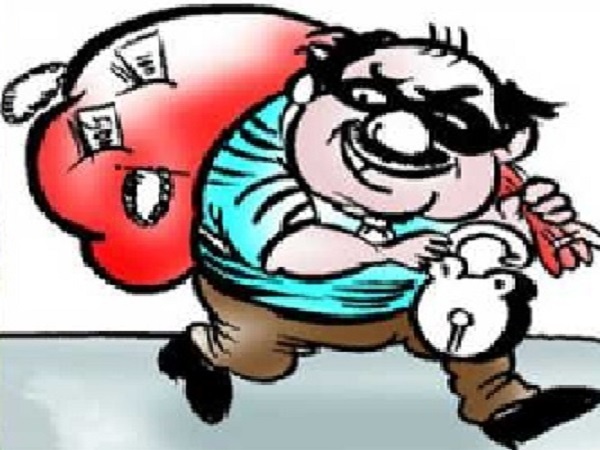 Cash-jewellery worth lakhs stolen in posh area of Banda city, police engaged in investigation