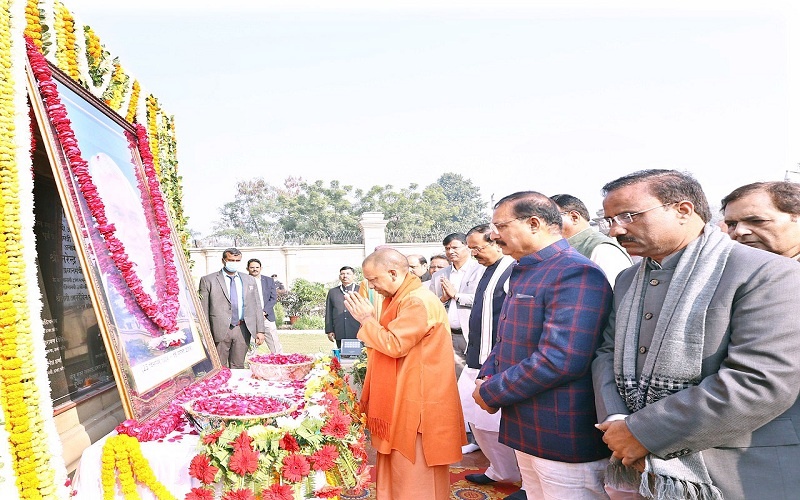 Lucknow : CM Yogi paid tribute to former PM Atal ji